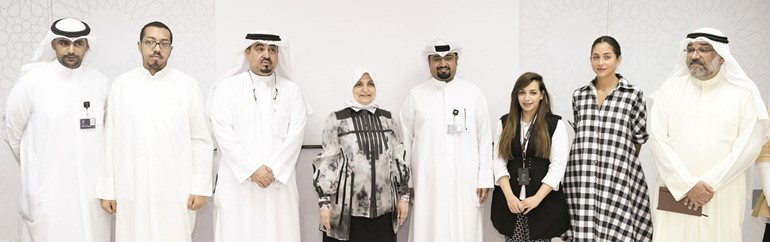 هند الصبيح تتوسط دطارق الشطي وماجد الصالح ومسؤولي زين 