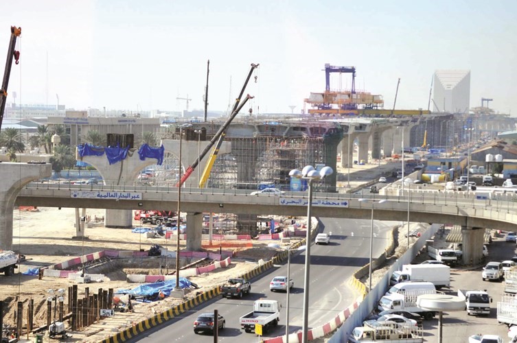 مشروعات الطرق خلال العام الحالي تخطت قيمتها الاجمالية مشروعات الطرق التي ارسيت خلال 2015 محمد هاشم	﻿