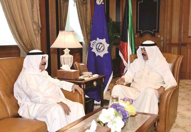 الشيخ محمد الخالد مستقبلا الفريق متقاعد عبدالفتاح العلي﻿