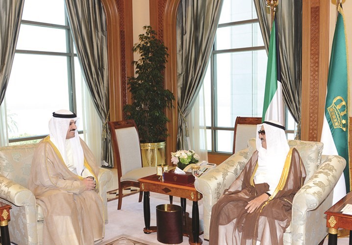 صاحب السمو الامير الشيخ صباح الاحمد مستقبلا دمحمد الهاشل﻿