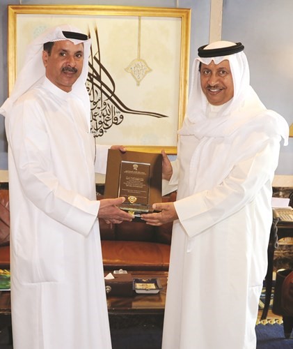 سمو رئيس الوزراء الشيخ جابر المبارك خلال استقباله د احمد الاثري﻿