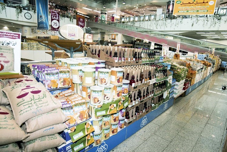 تعاونيون ومحللون اقتصاديون: زيادة البنزين لا تبرر مطلقاً رفع أسعار المواد الغذائية والاستهلاكية.. وللقرار بعض الإيجابيات