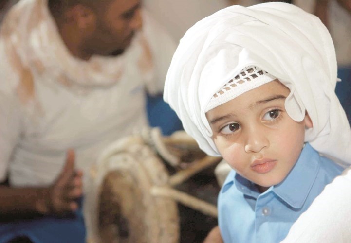 مطالبة بارتداء الزي الشعبي﻿