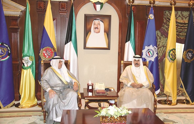 سمو ولي العهد الشيخ نواف الاحمد مستقبلا الشيخ خالد الجراح 