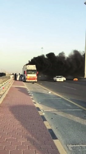حريق السادس خلف سحبا دخانية كثيفة