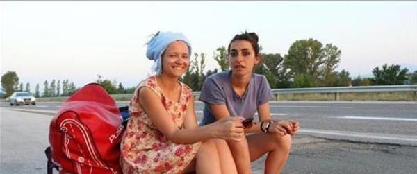هيلي وميري.. أستونية وإيطالية ستزوران 13 دولة لتعليم أطفال اللاجئين اللغة العربية.. ما السبب؟