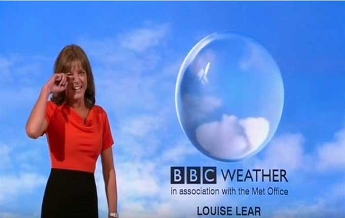 بالفيديو.. موقف غريب يمنع مذيعة "BBC" من عملها