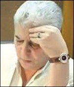 في صفحة "البيوت أسرار" قصص وقضايا واقعية من قلب المجتمع: "خاتم من الذهب في إصبع زوجي".. "هل السعادة الزوجية حظوظ؟".. "الزواج عن طريق الانترنت ينفع؟".. "مشكلة  محرجة.. إني أعرق بغزارة"