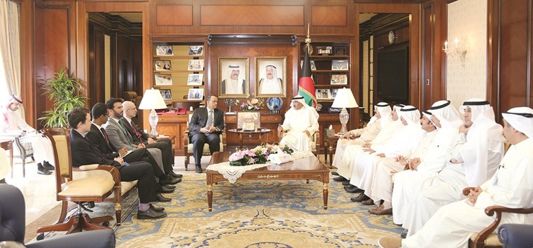  الشيخ صباح الخالد مستقبلا اسماعيل ولد الشيخ والوفد المرافق 