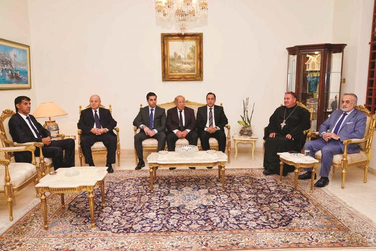ماهر خير وبطرس غريب والحاج حسان حوحو خلال العزاءشانافاس قاسم