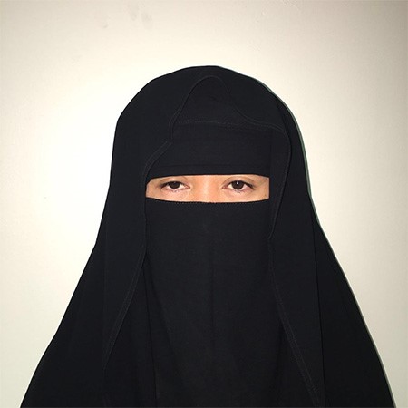 الفلبينية المتنمية الى تنظيم داعش بعد ضبطها