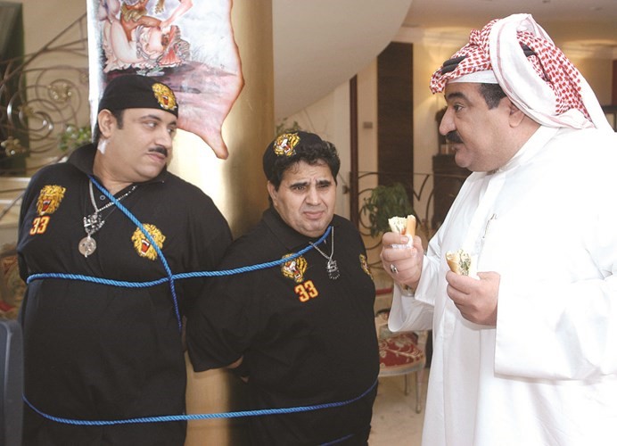 احمد جوهر وجمال الشطي وشهاب حاجية في مسلسل جني وعطبة