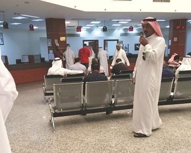 جانب من المراجعين داخل ادارة عمل العاصمة