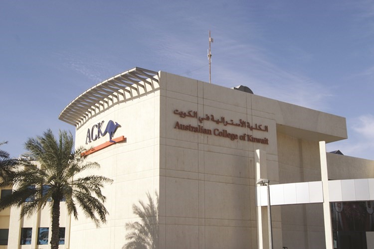 «الأسترالية»: دورة في اللغة الإنجليزية لموظفي «علي عبدالوهاب المطوع»
