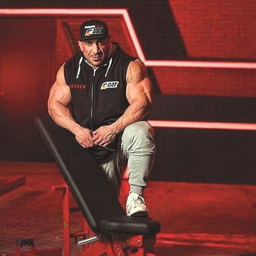 بطل كمال الاجسام احمد اشكناني 