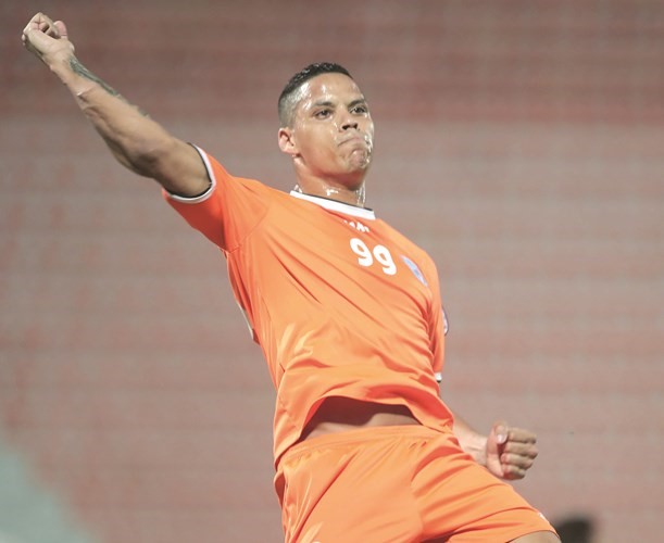 مهاجم كاظمة البرازيلي باتريك فابيانوالازرقكوم﻿