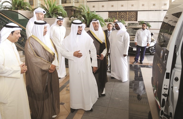 سمو رئيس الوزراء الشيخ جابر المبارك خلال تدشين مشروع ناجز ويبدو يعقوب الصانع
