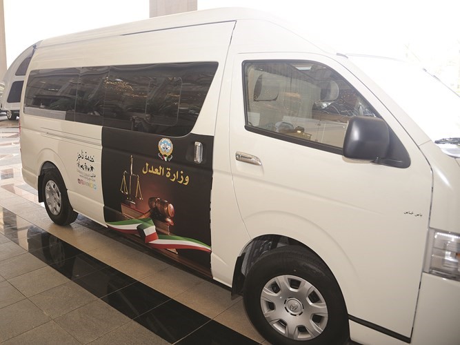 احدى السيارات المتنقلة التابعة للمشروع 