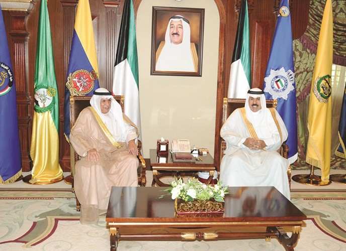 سمو ولي العهد الشيخ نواف الاحمد مستقبلا الشيخ خالد الجراح ﻿