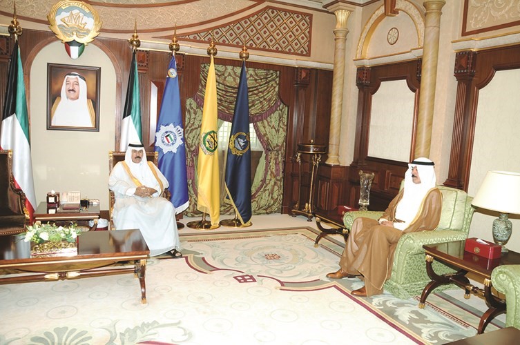 سمو ولي العهد الشيخ نواف الاحمد خلال استقباله الشيخ محمد الخالد ﻿