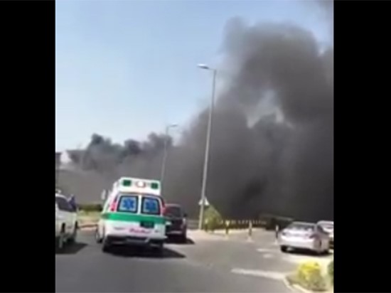 بالفيديو.. حريق ضخم في مخازن الصليبية الصناعية .. و3 مراكز إطفاء تحاول إخماده