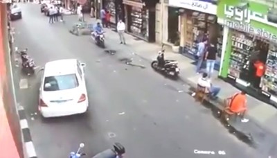 بالفيديو.. كاميرا مراقبة ترصد حادث غريب بمحطة الرمل بالإسكندرية
