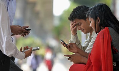 "الإجازة" من الإنترنت وإدمان العالم الرقمي