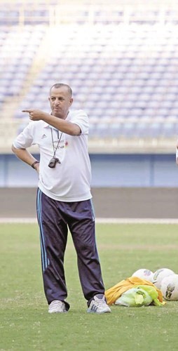 المدرب الوطني علي مهنا