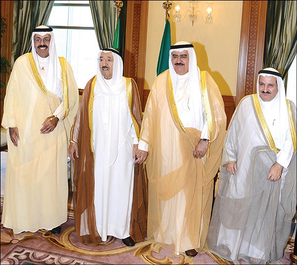 صاحب السمو الامير الشيخ صباح الاحمد لدى استقباله محافظ حولي الفريق اول متقاعد الشيخ احمد النواف ومحافظ العاصمة الفريق متقاعد ثابت المهنا بحضور محمد شرار