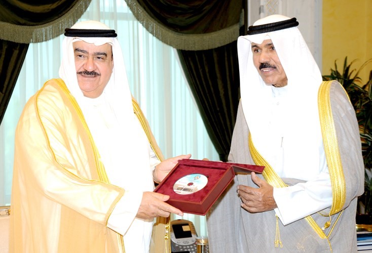 سمو ولي العهد خلال لقائه الفريق متقاعد ثابت المهنا ﻿