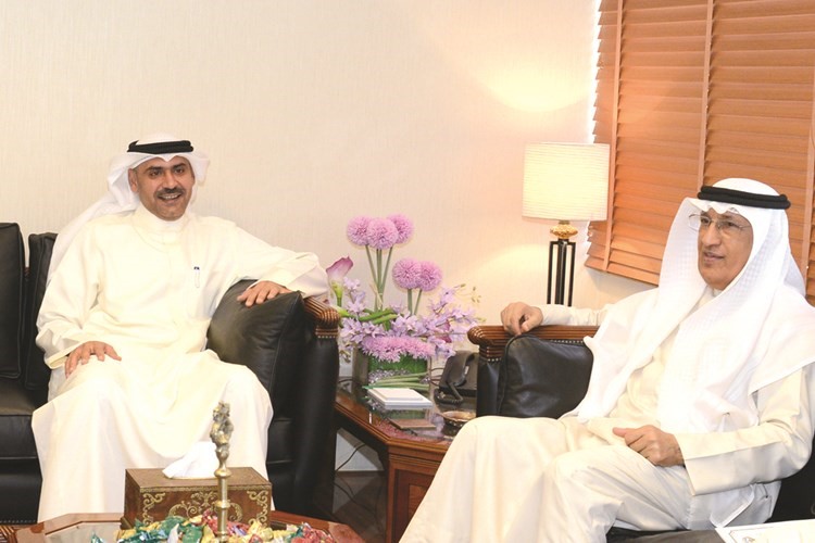عبدالحميد ملك مستقبلا السفير عبدالعزيز الشارخ ﻿