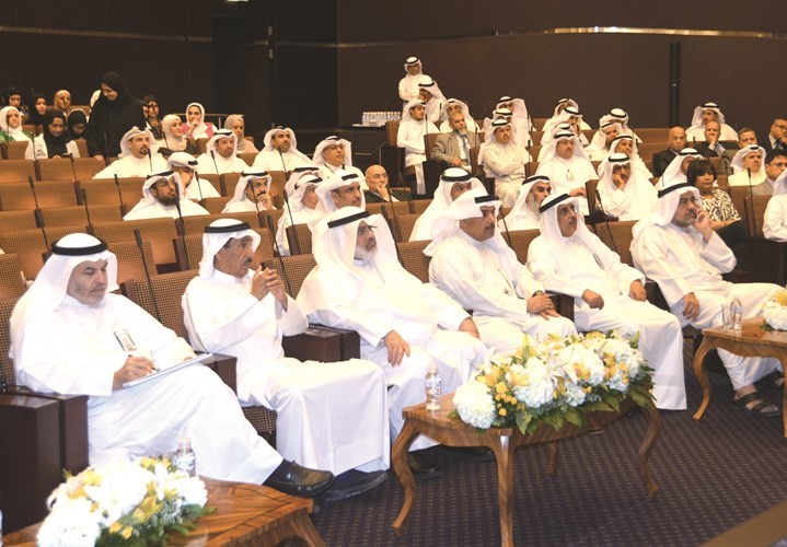 عادل الصرعاوي خلال الندوة 