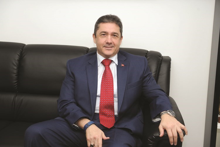 السفير التركي مراد تامير﻿