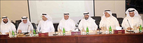 فيصل الكندري وكامل العوضي وعلي الخميس وطلال الجلال ود عودة الرويعي ود خليل عبدالله وسعدون حماد خلال الاجتماع