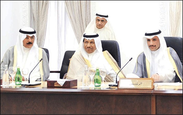 الرئيس مرزوق الغانم وسمو الشيخ جابر المبارك والشيخ محمد الخالد
خلال اجتماع امس انور الكندري