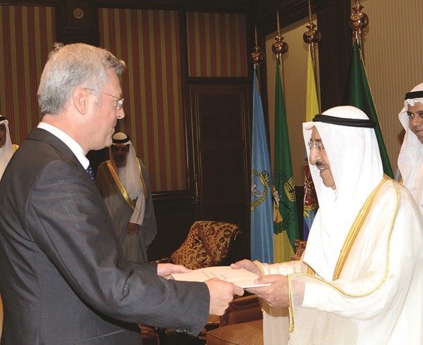 صاحب السمو الامير الشيخ صباح الاحمد يتسلم اوراق اعتماد السفير الالماني