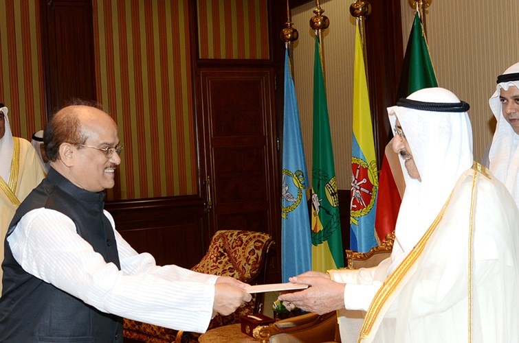 سمو الامير يتسلم اوراق اعتماد سفير بنغلاديش
