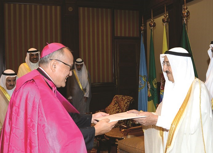  وسموه يتسلم اوراق اعتماد سفير الفاتيكان