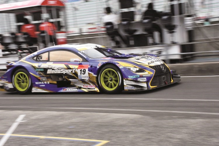 تألق لكزس «RC F» في «أوتوباكس سوبر جي تي 500»