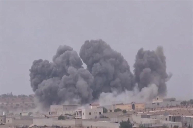 صورة وزعتها شبكة شام لغارة جوية على بلدة محيميدة في ناحية الكسرة شمال غربي دير الزورانترنت