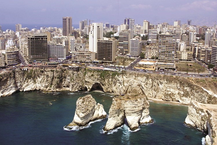  يعاني لبنان من وضع اقتصادي قاتم نتيجة تعقد الاوضاع السياسية في المنطقة وتراجع مداخيل الدول النفطية على الاقتصاد الوطني﻿