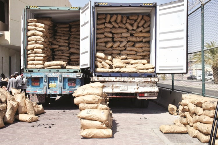 بالفيديو والصور.. الكويت تُوجّه ضربة موجعة لتجار السموم