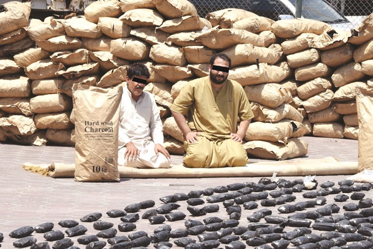 بالفيديو والصور.. الكويت تُوجّه ضربة موجعة لتجار السموم
