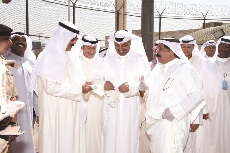 بالفيديو والصور.. الكويت تُوجّه ضربة موجعة لتجار السموم