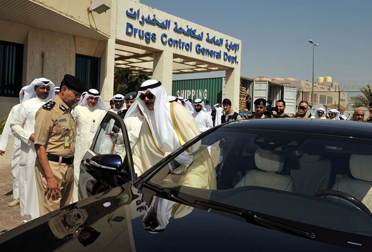 الخالد مغادرا مقر الادارة العامة لمكافحة المخدرات
