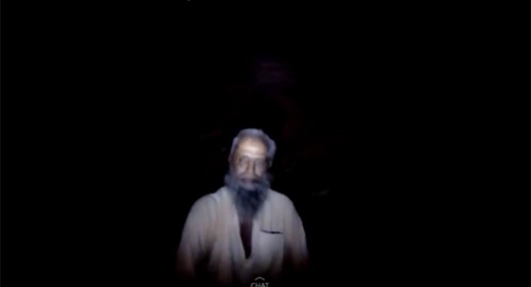 بالفيديو: شاب سعودي دخل في تحدي مع أصدقائه على صعود جبل في الطائف.. شاهد ماذا وجدوا؟