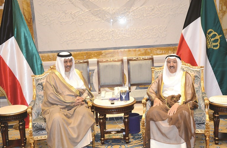 صاحب السمو الامير الشيخ صباح الاحمد مستقبلا سمو رئيس الوزراء الشيخ جابر المبارك 