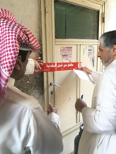 اغلاق احد المطاعم المخالفة