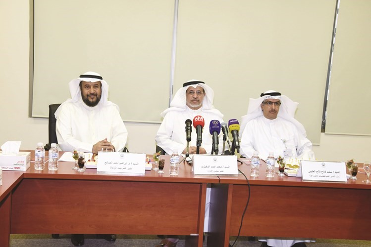 د ابراهيم الصالح ومحمد المخيزيم ومحمد العتيبي خلال المؤتمر الصحافي لعرض انجازات بيت الزكاةاحمد علي﻿