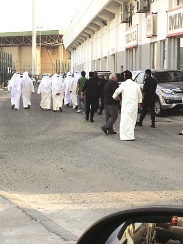 اللجنة تواصل عملها بتفتيش المخالفات في نادي العربي